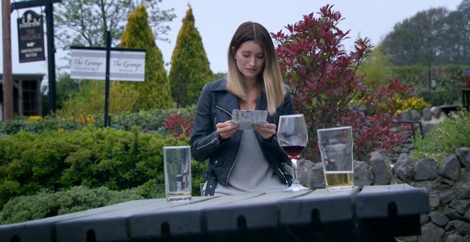 Debbie Dingle read an emotional letter left for her by Lisa Dingle on last night's episode (ITV)