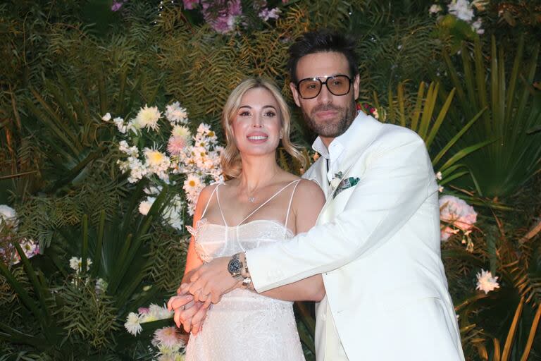 Jesica Cirio y su flamante marido, Elías Piccirillo, en su fiesta de casamiento en el Palacio Duhau