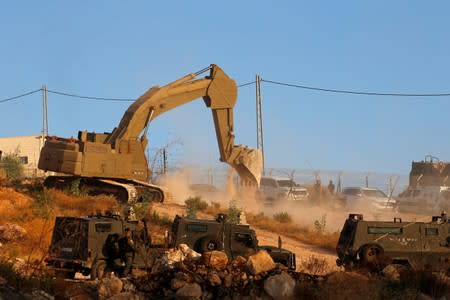 Israeli forces prepare to demolish Palestinian homes on the outskirts of Jerusalem