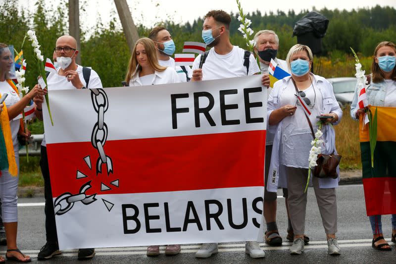 A human chain in support of protesters in Belarus, in Medininkai