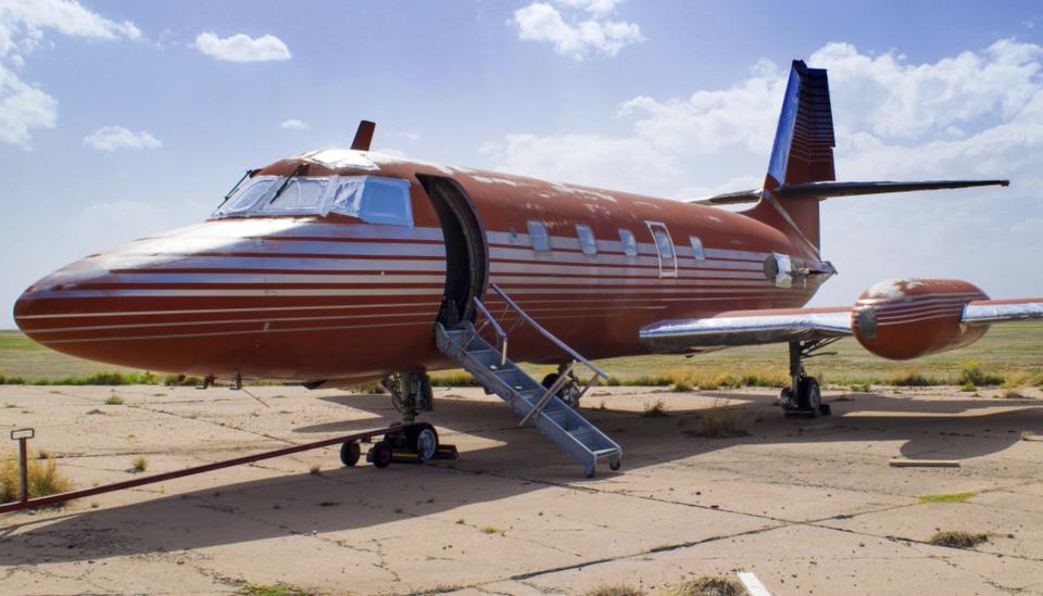<p>Il Jetstar rosso della Lockheed datato 1962 era fermo da oltre 30 anni su una pista del New Mexico e faceva parte della collezione di aerei posseduti dal re del rock Elvis Presley. </p>