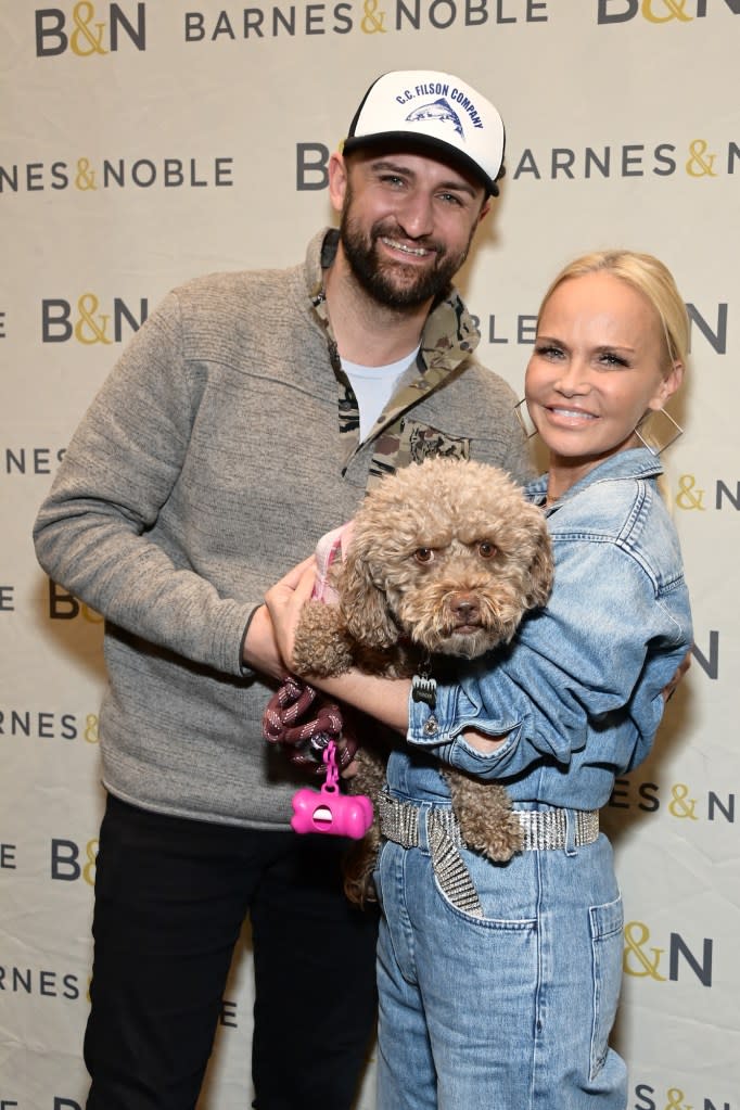 Kristin Chenoweth Marries Fiance Josh Bryant After 5 Years Together