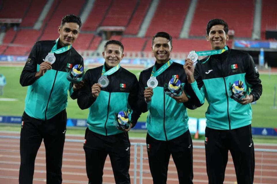 México subcampeón en relevo 4x400m varonil. Foto: Conade