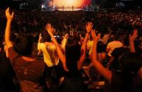 Worshippers attend a church service at the City Harvest Church in Singapore March 1, 2014. REUTERS/Edgar Su