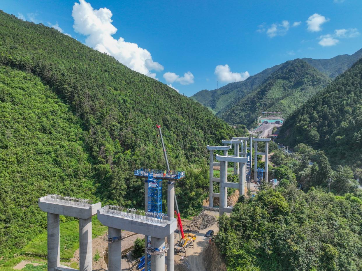 Workers are working on a bridge pier at the zero-lane highway construction site at the junction of Daoxian County and Shuangpai in Yongzhou.