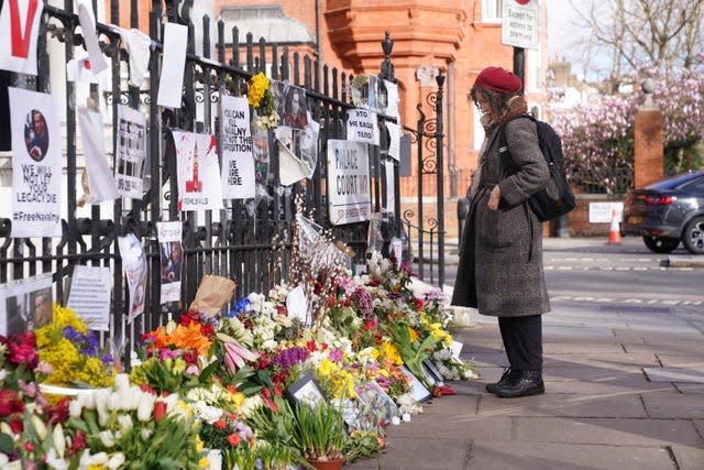 Flowers for Alexei Navalny 