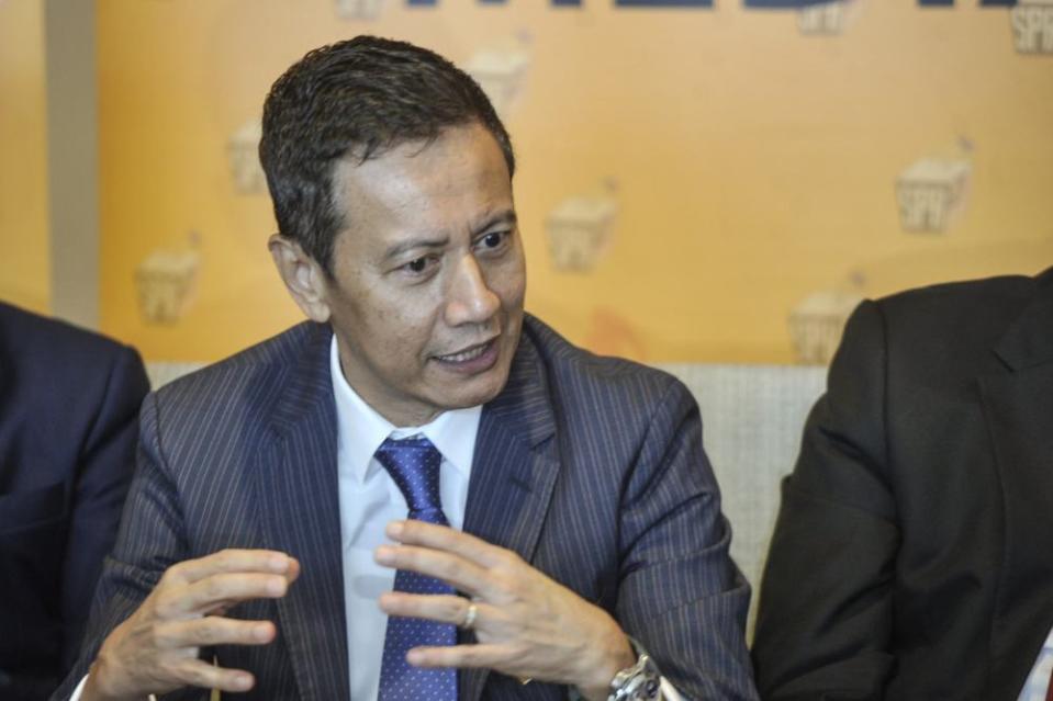 Election Commission chairman Datuk Azhar Azizan Harun says the tender for the computerised automatic voter registration system has been awarded and is targeted for implementation by the middle of next year. ― Picture by Shafwan Zaidon