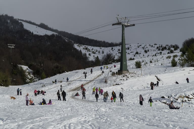 Llegaron las primeras nevadas al cerro Catedral