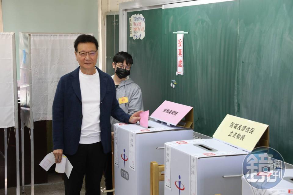 趙少康於臉書分享此次參選的經歷，並提及他過去力挺「藍白合」。