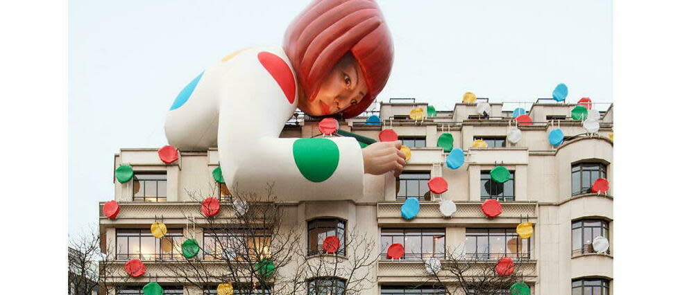 L'installation à l’effigie de Yayoi Kusama sur la boutique Louis Vuitton des Champs-Élysées a nécessité 412 mètres carrés de toile posée entre les 6e et 8e étages du bâtiment.  - Credit:DR