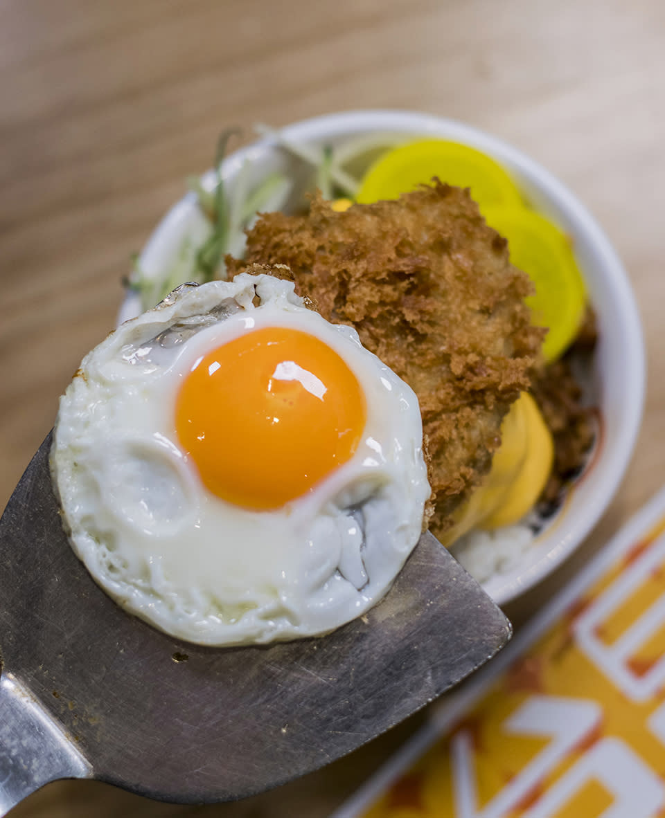 大埔美食︱台式快餐店巨無霸漢堡扒滷肉飯 椒麻炸雞山+$88半隻燒雞餐