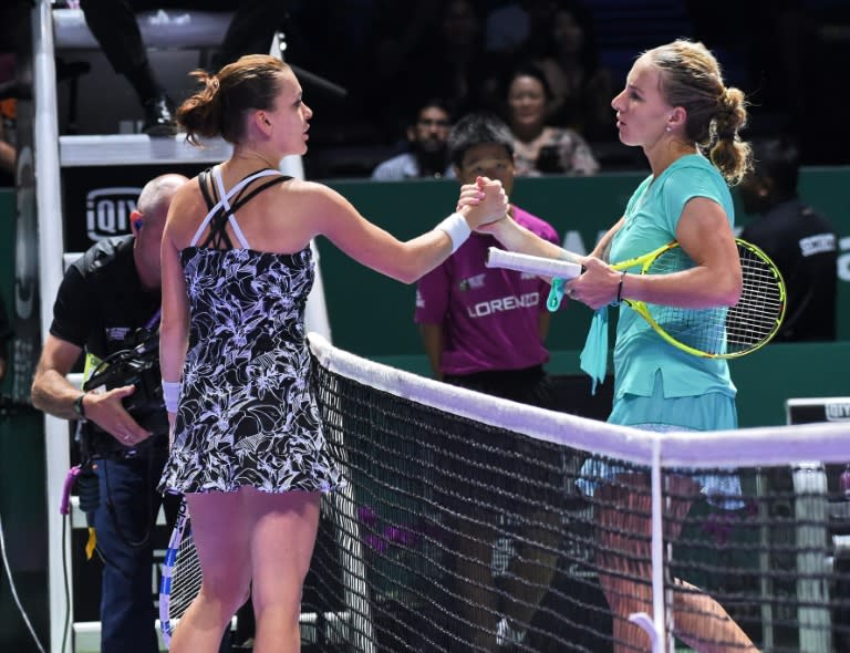 Svetlana Kuznetsova (R) of Russia shakes hands with Agnieszka Radwanska of Poland after winning their women's singles match at the WTA Finals in Singapore on October 24, 2016