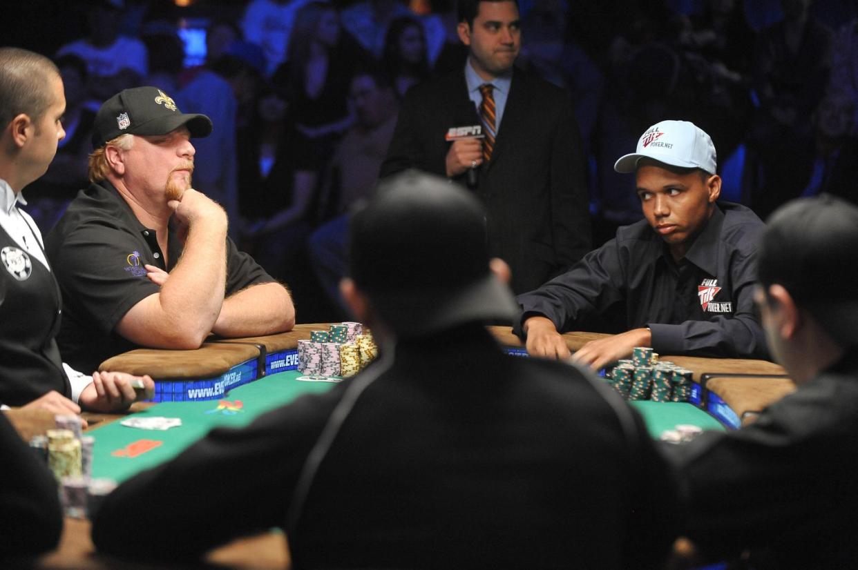 phil ivey r looks at competitor darvin