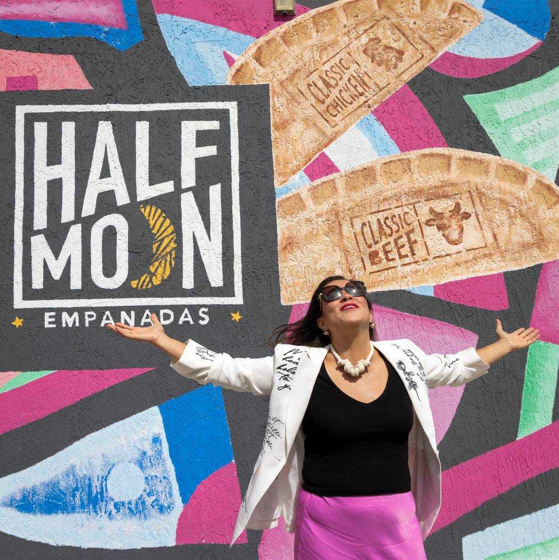 Pilar Guzmán, CEO of Half Moon Empanadas, a Miami company that sells Argentine empanadas in 11 airports in the United States, has been recognized among the most notable business founders of 2024 by the business magazine Inc.