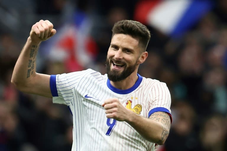 <a class="link " href="https://sports.yahoo.com/soccer/players/374490/" data-i13n="sec:content-canvas;subsec:anchor_text;elm:context_link" data-ylk="slk:Olivier Giroud;sec:content-canvas;subsec:anchor_text;elm:context_link;itc:0">Olivier Giroud</a> is <a class="link " href="https://sports.yahoo.com/soccer/teams/france/" data-i13n="sec:content-canvas;subsec:anchor_text;elm:context_link" data-ylk="slk:France;sec:content-canvas;subsec:anchor_text;elm:context_link;itc:0">France</a>'s record goal scorer (FRANCK FIFE)