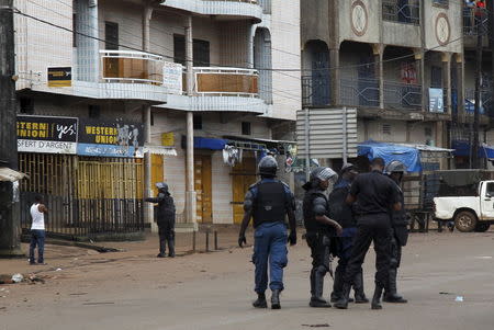 Guinea's security forces patrol on a street in Bambeto during a protest after opposition candidates called on Monday for the results of the election to be scrapped due to fraud, in Conakry October 13, 2015. REUTERS/Luc Gnago