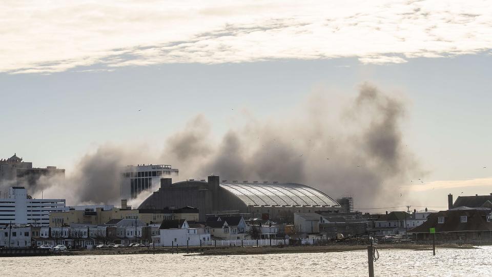 Implosión del Trump Plaza Hotel en Atlantic City