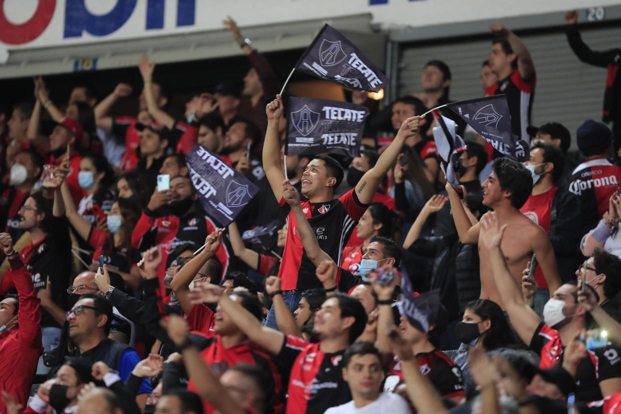 GUADALAJARA, MEXICO - DECEMBER 05: Fans of Atlas celebrate during the semifinal second leg match between Atlas and Pumas UNAM as part of the Torneo Grita Mexico A21 Liga MX at Jalisco Stadium on December 05, 2021 in Guadalajara, Mexico. (Photo by Refugio Ruiz/Getty Images)