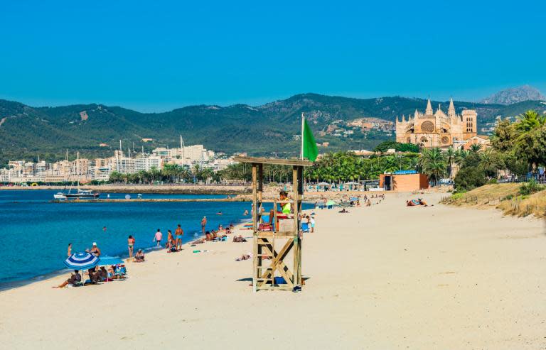 Mallorca to fine tourists and bars €3,000 for breaking rules in new alcohol crackdown