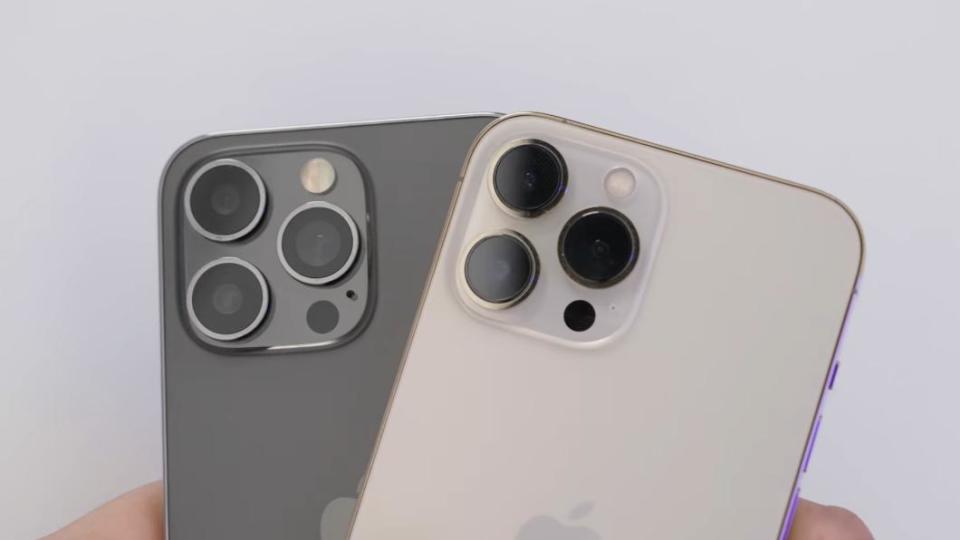 iPhone 14 Pro Max（左）後置鏡頭模組變得更大。（圖／翻攝自Unbox Therapy YT）