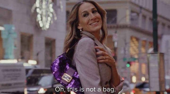 Fendi va a relanzar el baguette de lentejuelas de Carrie Bradshaw