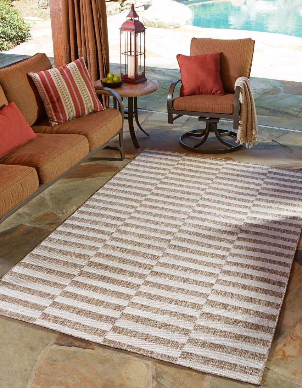 3) Outdoor Ribbon Rug