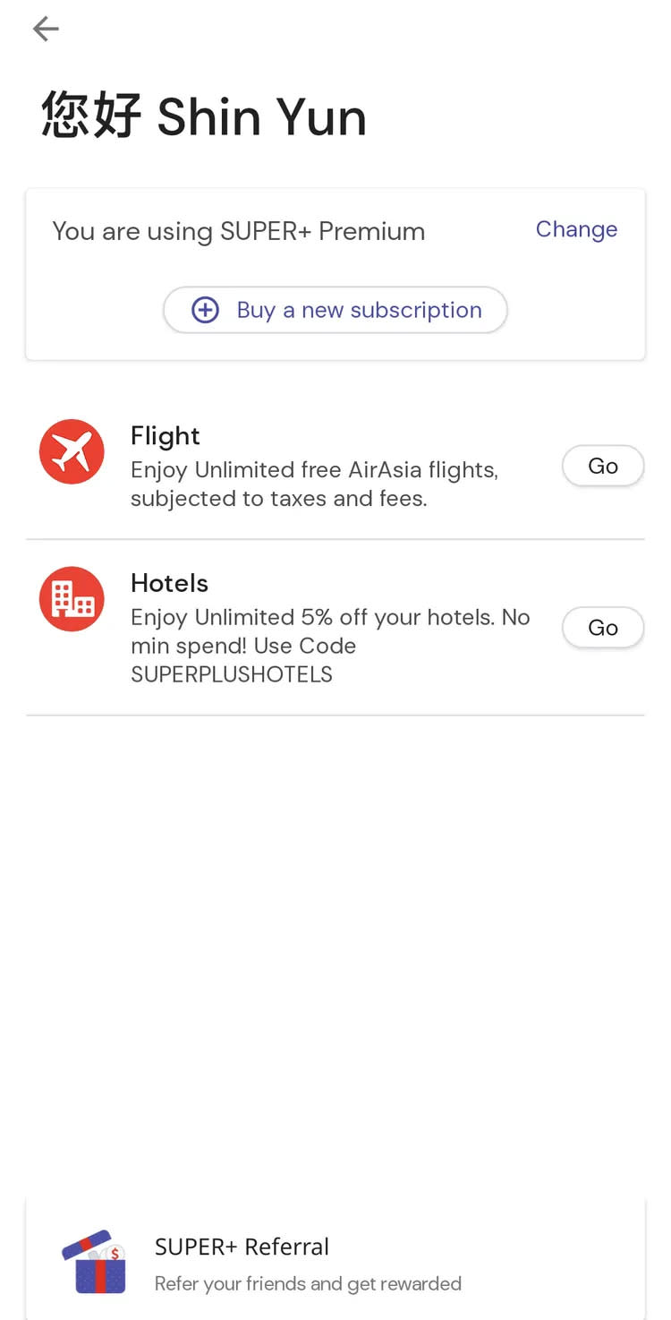 已購買「SUPER+ Premium」的會員會顯示「You are using SUPER+ Premium」字樣，下方有「航班(Flight)」與「飯店(Hotels)」兩個選項。翻攝AirAsia官網