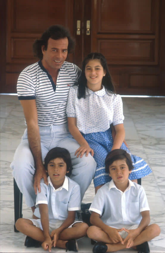 Julio Iglesias con sus hijos Chábeli, Julio José y Enrique