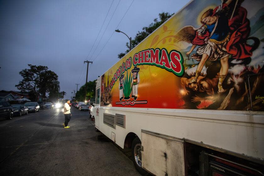 South Los Angeles, CA - August 14: Tacos Los Chemas food truck on Monday, Aug. 14, 2023, in South Los Angeles, CA. There has been a string of armed robberies of South L.A. food trucks. (Francine Orr / Los Angeles Times)