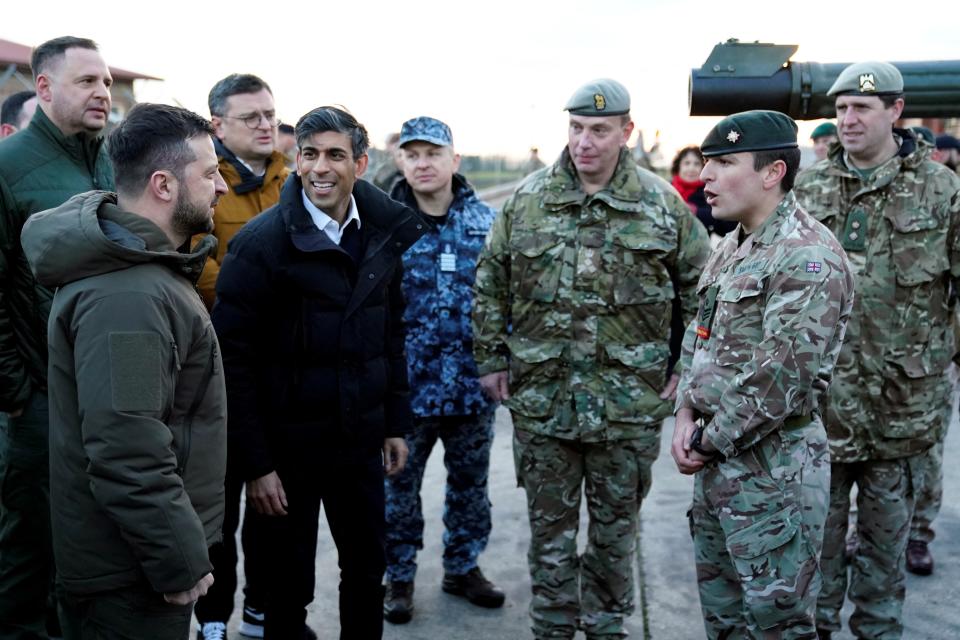 Zelensky and Sunak meet Ukrainian troops at a military facility in England.