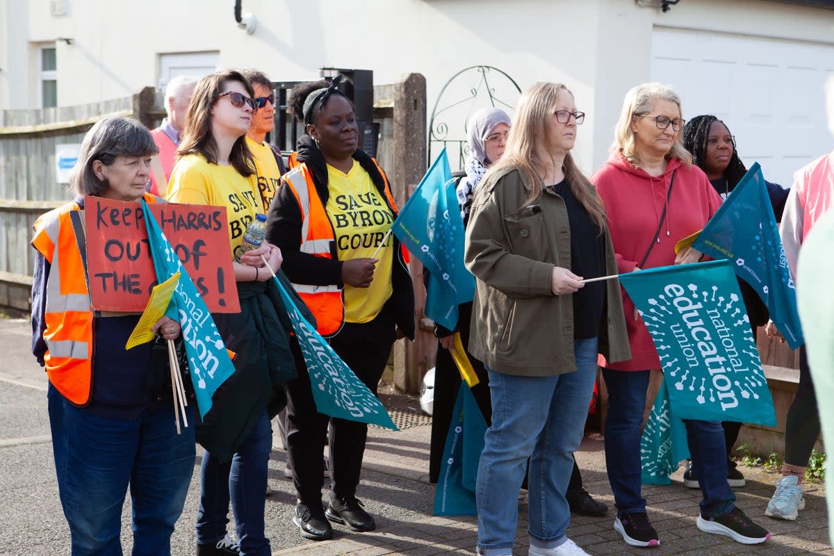 Picketing outside Byron Court Primary School on May 17 ( Guillermo)