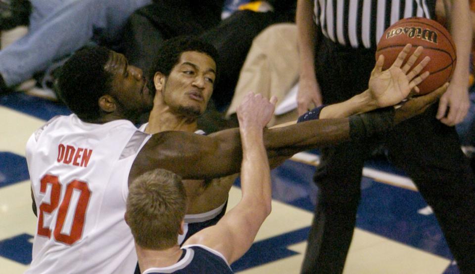 Xavier's Josh Duncan knocks the ball away from Ohio State's Greg Oden in the first half, March 27, 2007 at Rupp Arena in Lexington, Ky.