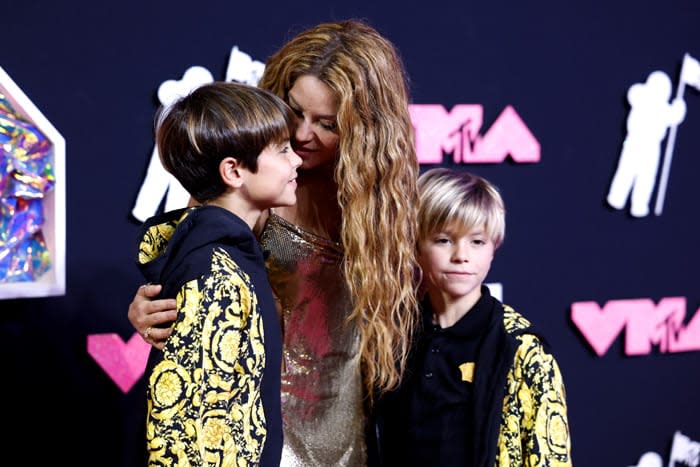 Shakira posa con sus niños