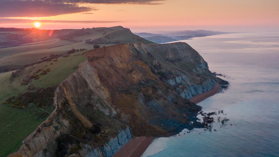 Nuevo desprendimiento de tierra en la costa británica