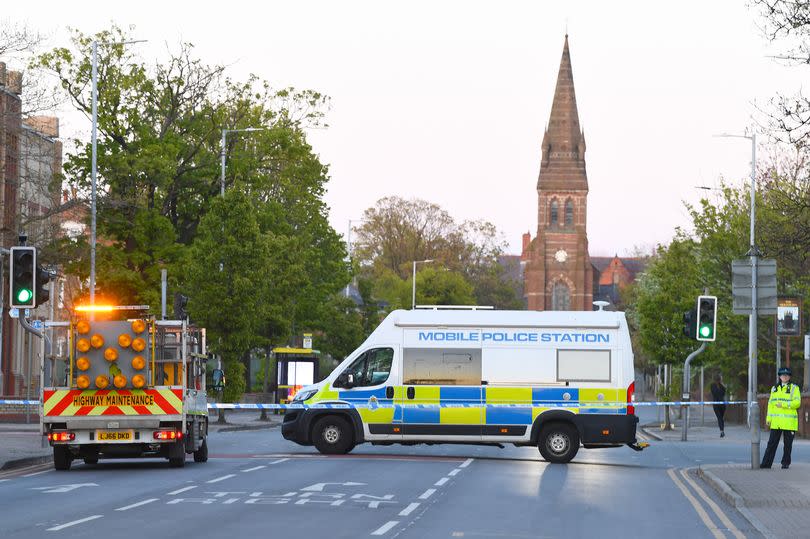 Police close off Merton Road due to a sinkhole