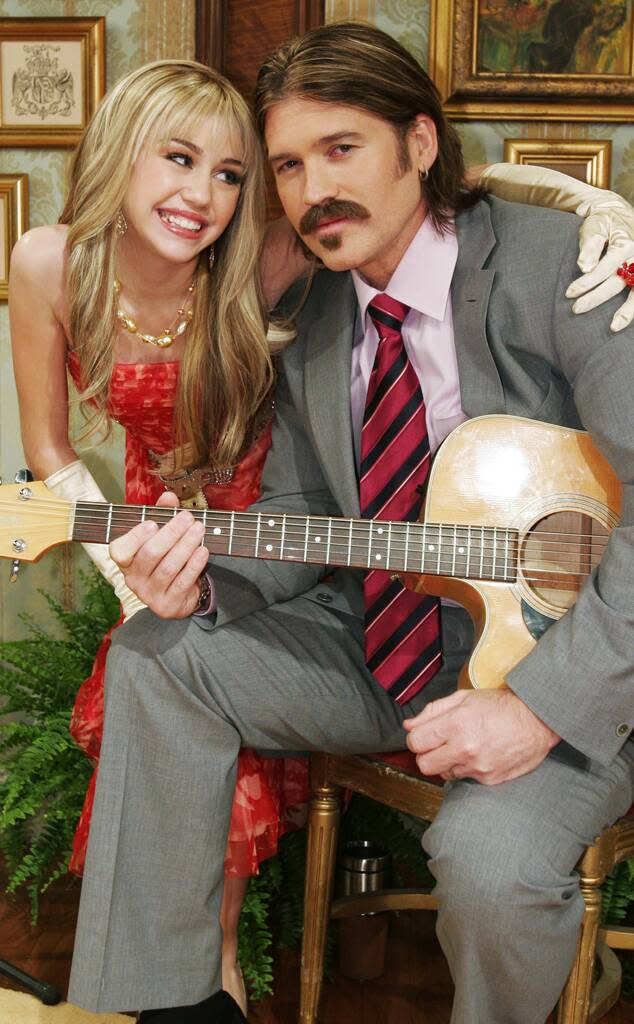 Hannah Montana Dad Porn - Hannah Montana Fans Call Out Major Plot Hole in Show's Storyline