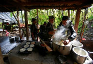 <p>Members of the 51st Front of the Revolutionary Armed Forces of Colombia (FARC) prepare food at a camp in Cordillera Oriental, Colombia, August 16, 2016. (John Vizcaino/Reuters) </p>