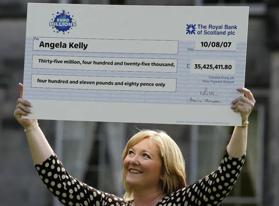 Angela Kelly gewinnt das größte Lottospiel der Geschichte Großbritanniens im Jahr 2007. - Copyright: Andrew Milligan / PA Archive/Press Association Images