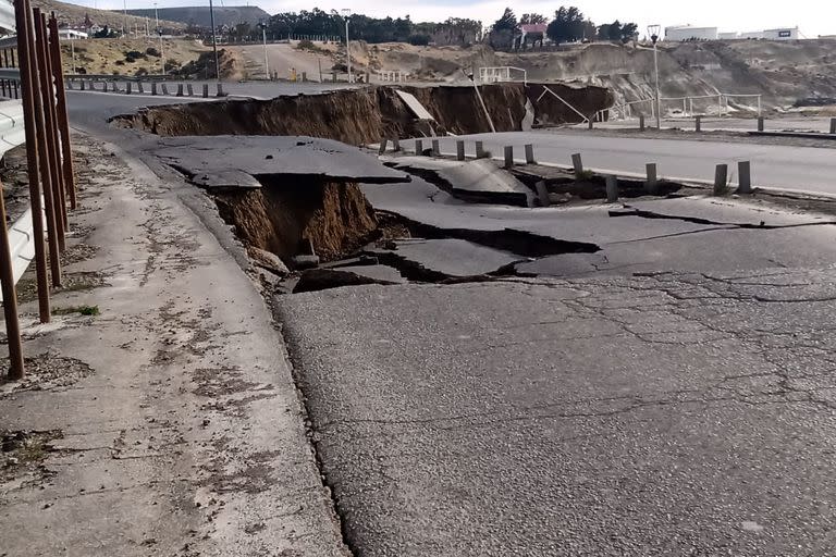 Ayer a la mañana, la ruta 3 se partió en dos a la altura de Comodoro Rivadavia