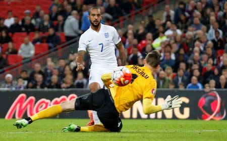 Football - England v Estonia - UEFA Euro 2016 Qualifying Group E - Wembley Stadium, London, England - 9/10/15 England's Theo Walcott scores their first goal Action Images via Reuters / Carl Recine