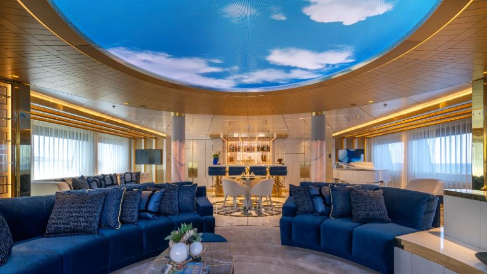 Superyacht Leona Sky Lounge