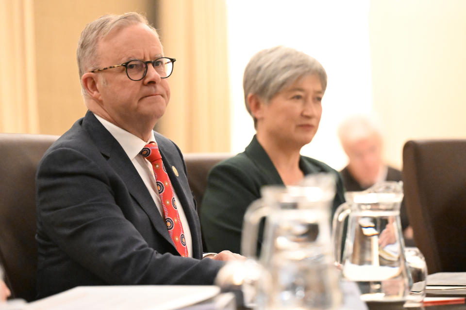 Australian Foreign Minister Penny Wong (right) and Anthony Albanese (left) at a cabinet meeting.