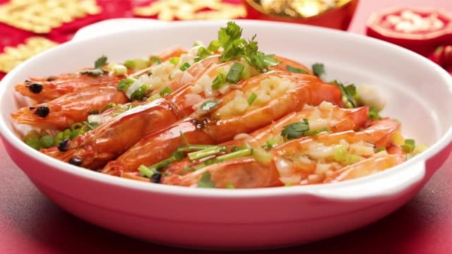 Steamed Garlic Butter Prawns with Vermicelli