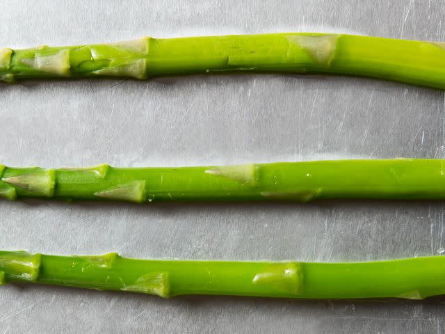 Ice-water asparagus, at bottom, is visibly crisper and greener than asparagus that was chilled under cold running tap water (middle) and room-temperature cooling (top).