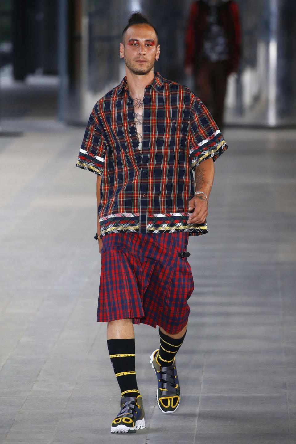 Es cada vez más frecuente ver propuestas de hombres con falda en las pasarelas de moda más importantes del mundo.  (Foto de Estrop/)