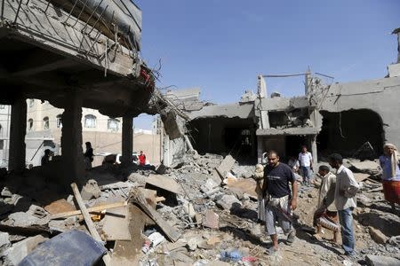 People gather at the site of a Saudi-led air strike in Yemen's capital Sanaa September 22, 2015. REUTERS/Khaled Abdullah