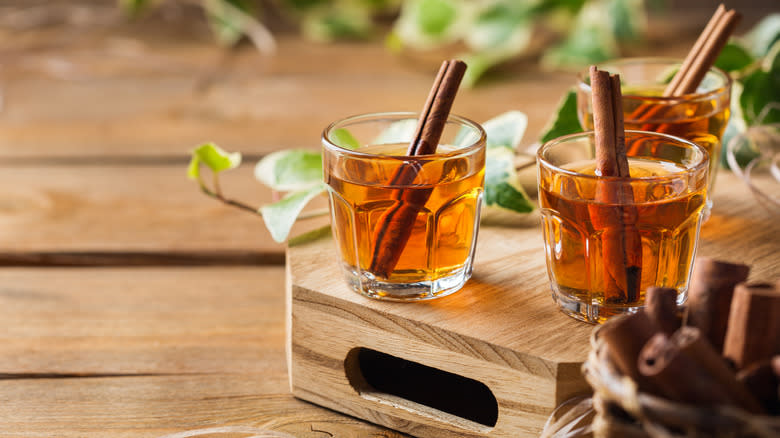 Cocktails with cinnamon sticks on wood crate