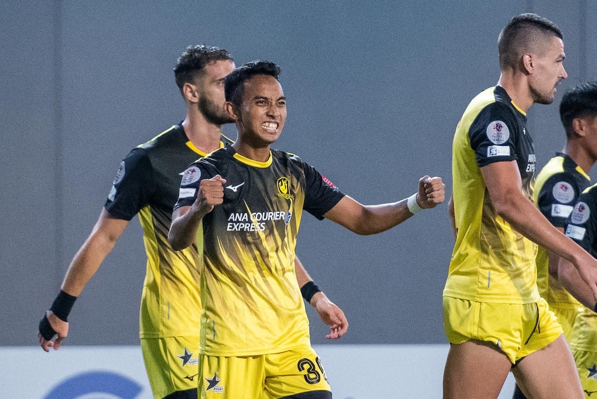 Tampines Rovers' Faris Ramli (centre) celebrates scoring his fifth goal of the Singapore Premier League season in their 4-3 win over the Lion City Sailors. (PHOTO: SPL)