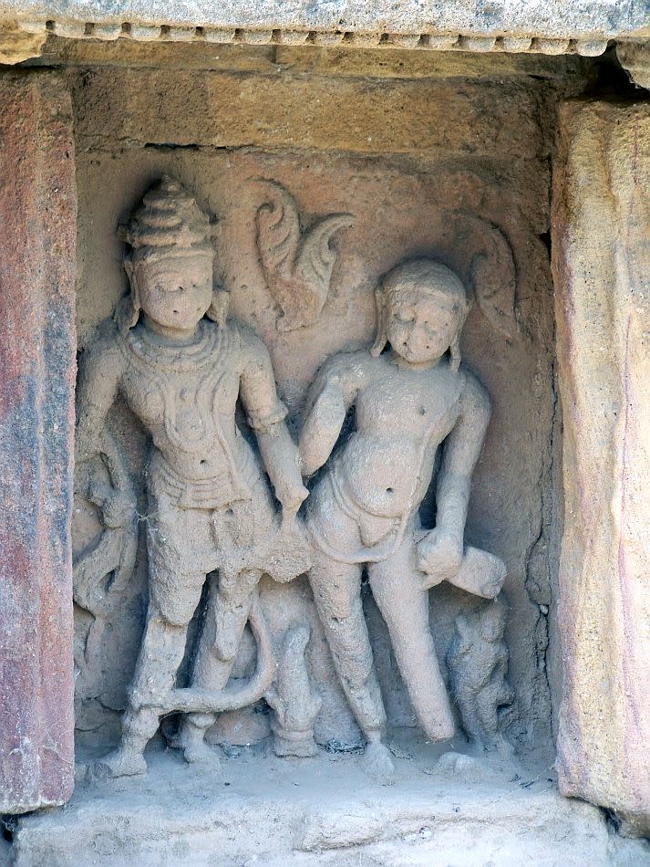 There are many terraces and steps leading to the water level. On its sides and corners are various small shrines with the images of gods and goddesses.