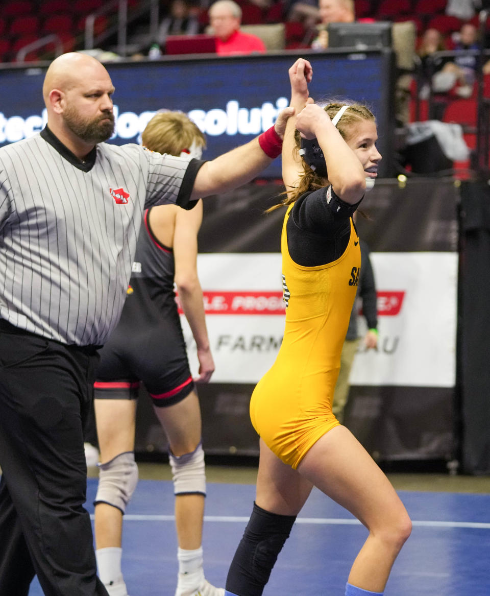 Reanah Utterback (Sigourney-Keota) defeats Dallas Canoyer (Earlham) at 106 pounds during the Class 1A state wrestling at Wells Fargo Arena, Friday, Feb. 17, 2023.